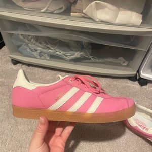 Never worn youth size 7 (women's 8.5) pink adidas gazelles!